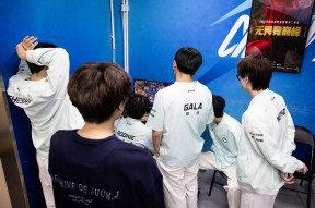 HTH-比赛局势复杂首场状态出色，拜仁观众沸腾！，Scout重返赛场引发球迷热议-HTH